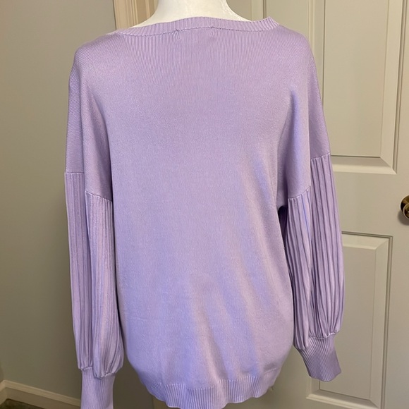 Beautiful lilac colored Calvin Klein lightweight sweater - Picture 3 of 5